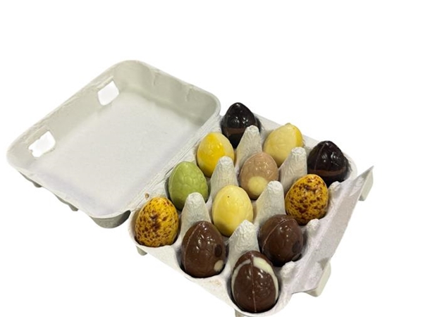 Kartonnen eierdoosje gevuld